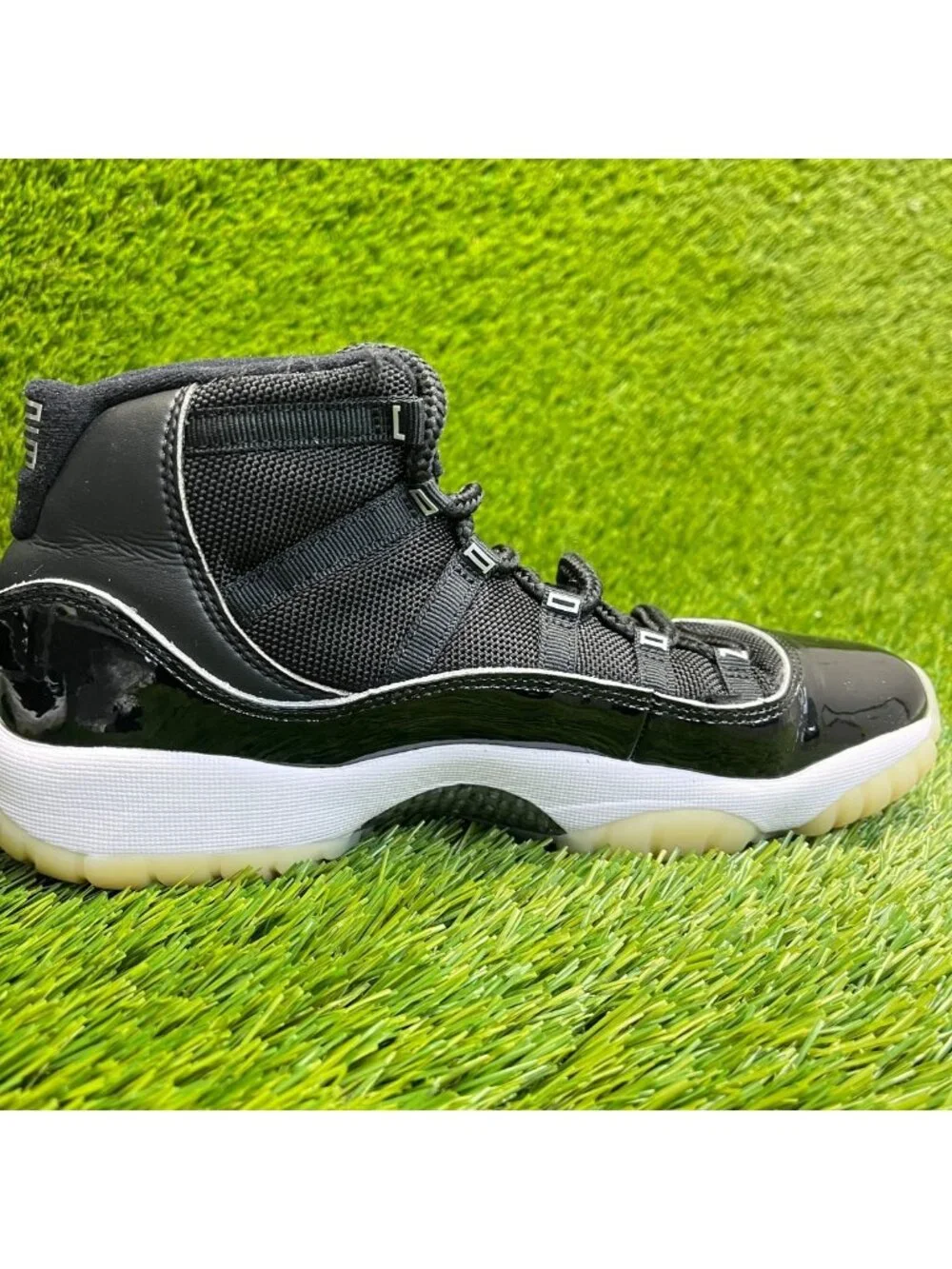 Nike Air Jordan 11 Retro Boys Size 7Y Black White Basketball Shoes Sneakers